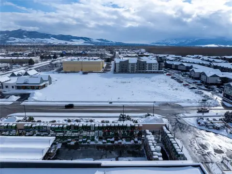 Commercial Lot on North Reserve