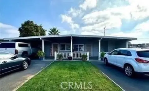2-Unit Duplex with Private Laundry