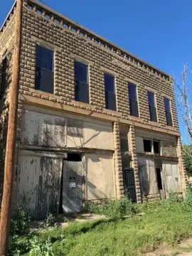 Historic Mixed-Use Building in Quanah