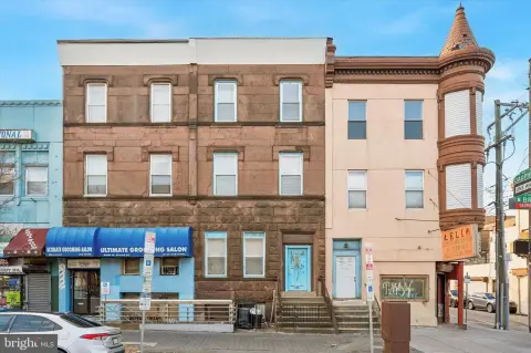 Mixed-Use Brownstone Near Temple University