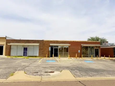 Versatile Commercial Property Near Andrews Highway
