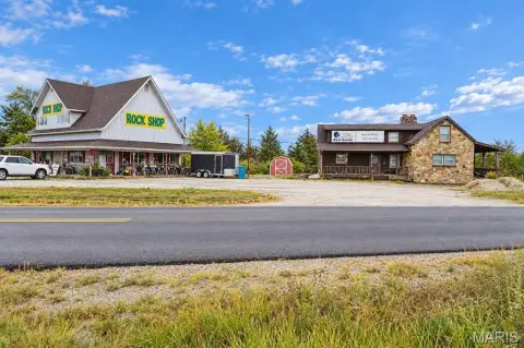 Retail Property with Lodge-Style Building