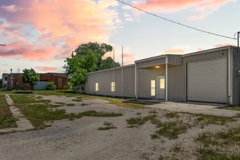 Versatile Commercial Building in Itasca