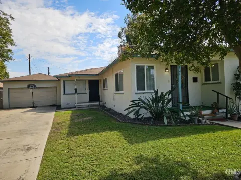 Duplex With Detached Garage