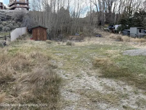 Land in Quiet Pinedale Neighborhood