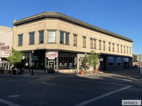 4-Unit Storefront Building