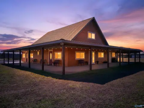 Veterinary Clinic on 5+ Acres