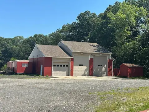 Killingly Commercial Building on 3+ Acres
