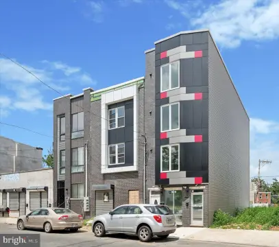 New Mixed-Use Triplex with Retail