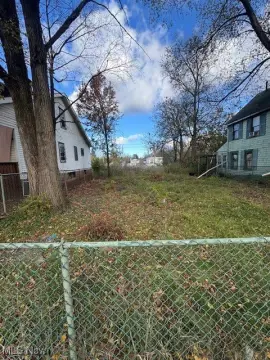 Residential Land in Cleveland, OH