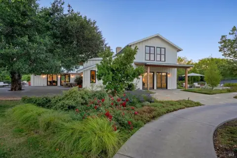 Vineyard Estate with Private Golf