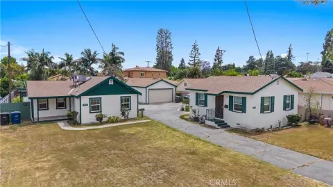 Detached Triplex With Garages
