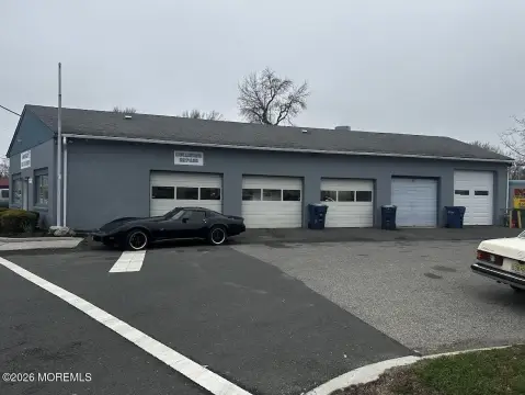 Auto Shop with Five Full Bays