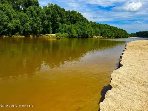 Riverfront Hunting and Timber Land