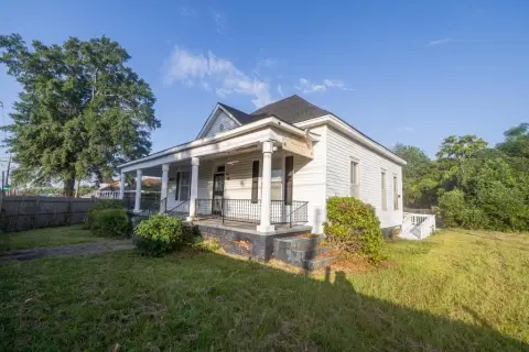 Mixed-Use Building on Corner Lot
