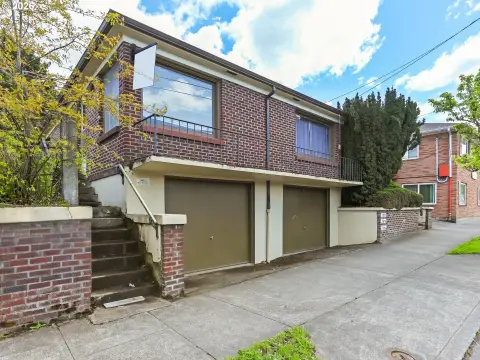 Portland Triplex Near Max Line