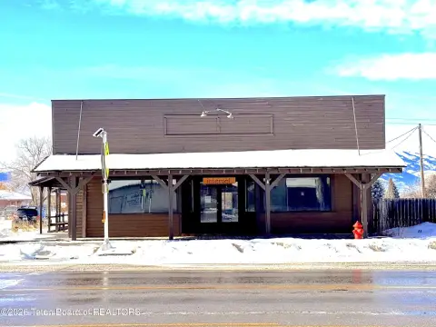 Prime Commercial Space in Victor