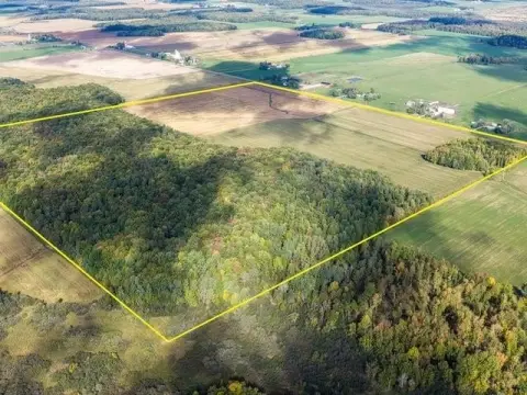 Farmland with Hardwood Timber