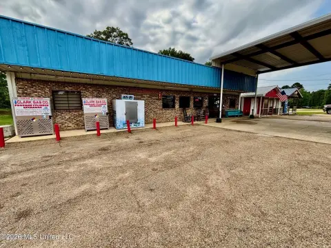 Versatile Commercial Property with Diverse Potential