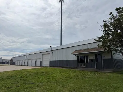 Office-Warehouse with Loading Docks