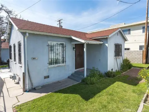 Triplex With Three-Bedroom Units
