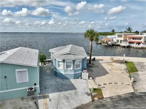 Waterfront RV Lot in Jensen Beach