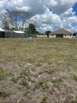 Residential Land in Cape Coral