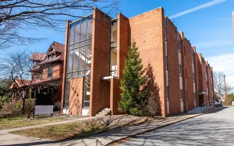 7-Suite Office Building
