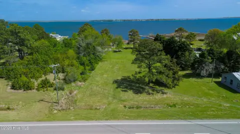 Soundfront Property with Panoramic Views
