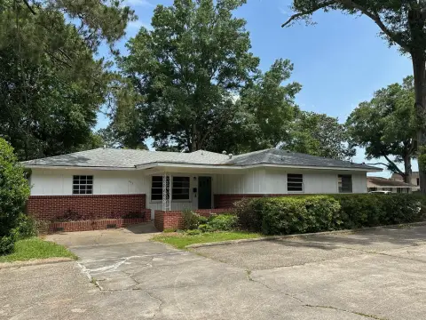 Mixed-Use Office-Residential Duplex