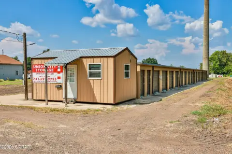 Self-Storage Facility with Extra Lot