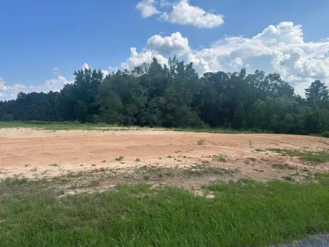 Unrestricted Land in Sumrall
