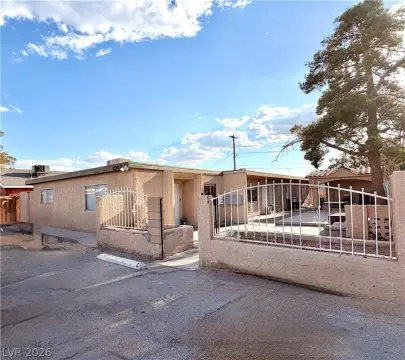 6-Unit Apartment Building