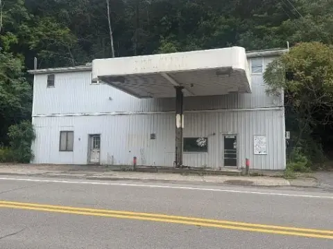Mixed-Use Building With Apartments