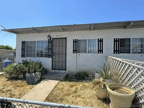 Duplex with Upgraded Sewer and Kitchens