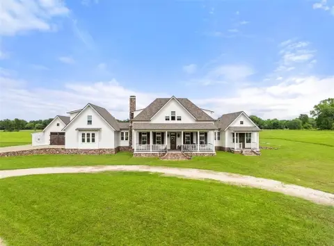 Mineola Estate: Income-Producing Farm/Ranch