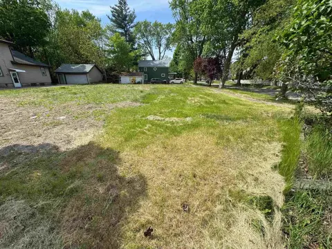 Residential Land in Midland, MI