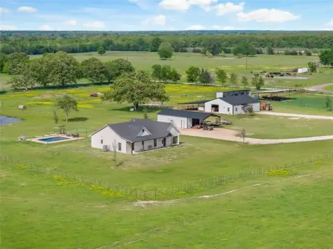 Luxury Ranch with Equestrian Facilities