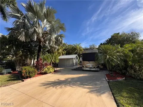 Labelle, FL Land with Amenities