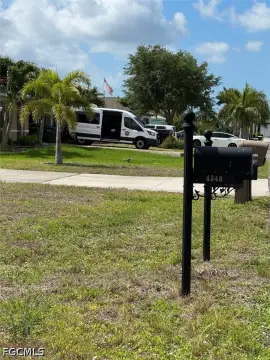 Residential Land in Cape Coral