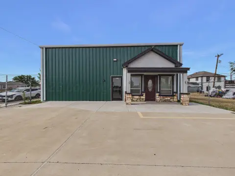 Retail Building with Recent Updates