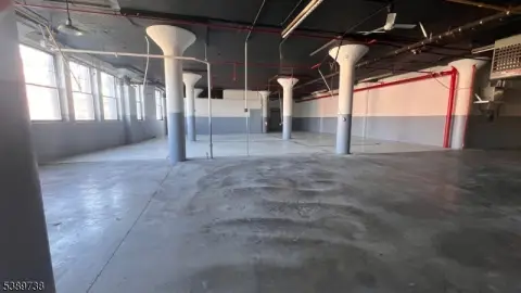 Warehouse with Lavatory and Shower