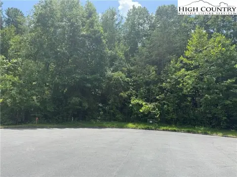 Creekfront Lot in Lenoir, NC