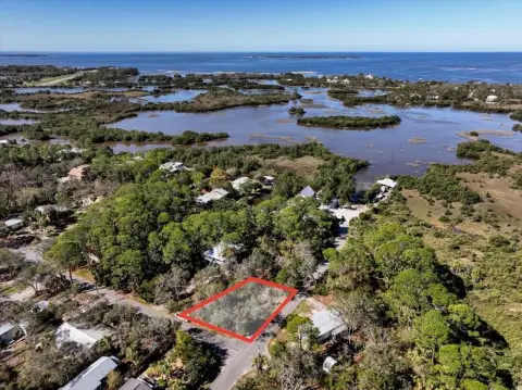 Residential Lot in Cedar Key