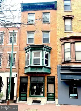 Storefront with Private Yard