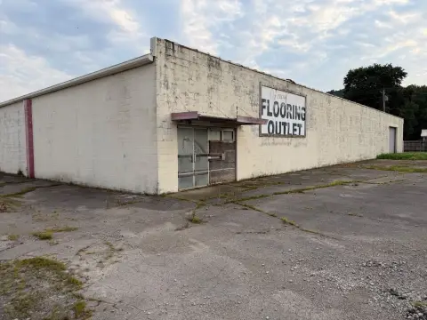 Large-Footprint Warehouse Facility