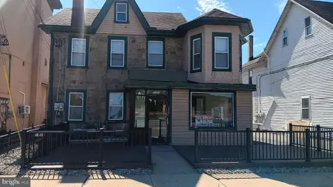 Renovated Mixed-Use Main-Floor Space