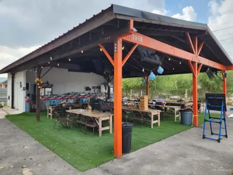 Calle 5 Food Truck Park