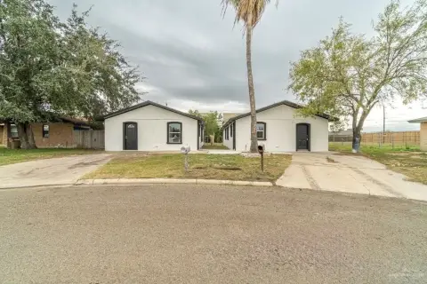 Remodeled Duplex Near H-E-B Park