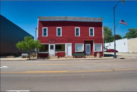 Retail Space in Hinckley, IL